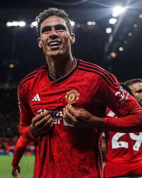 瓦拉内不会和皇马闹翻 在等曼联与皇马达成一致 瓦拉内不会和皇马闹翻 在等曼联与皇马达成一致